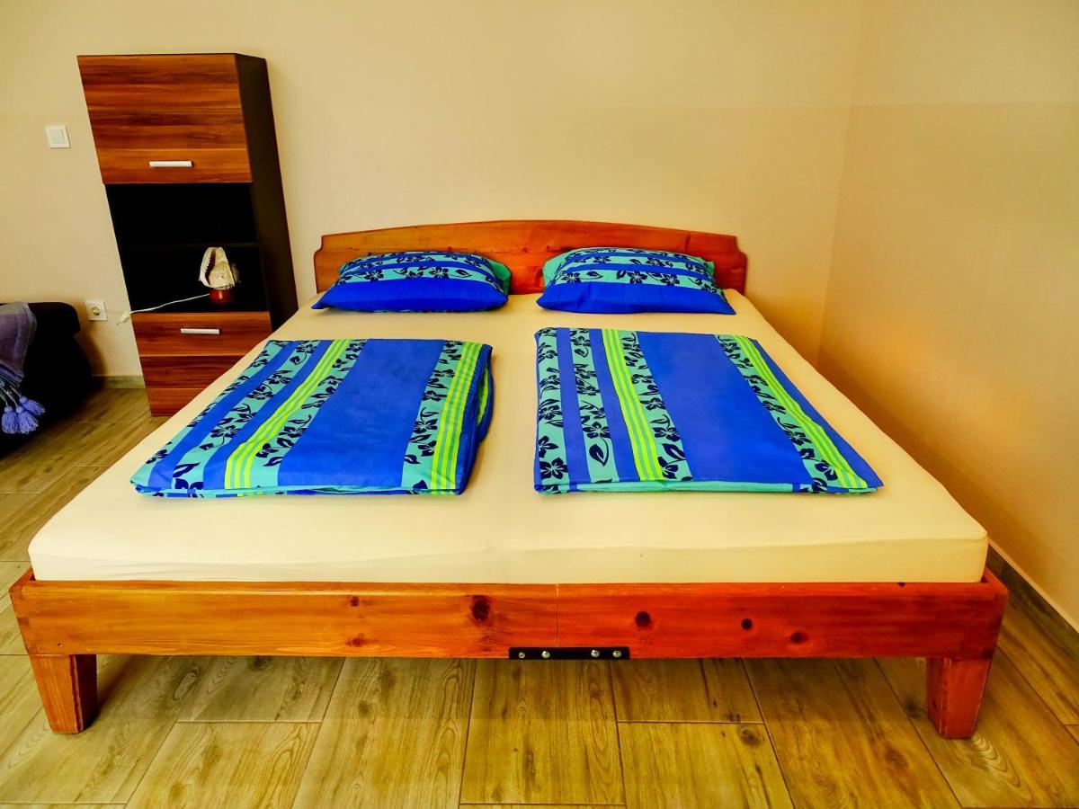 Eddy Apartman Eger Esterno foto